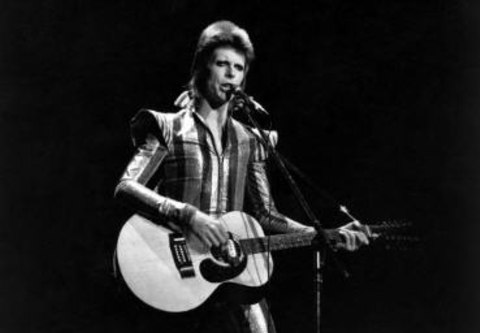David Bowie performing at Ziggy Stardust retirement show