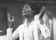 Dionne Warwick - I Say a Little Prayer