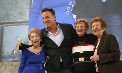 Bruce Springsteen receives an Ellis Island Family Heritage Award