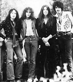 Thin Lizzy - The Boys Are Back In Town